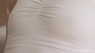 Hayli y Jia dejan de estudiar para lamerse y besarse