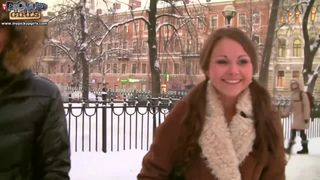 Erick Lewis y su compañero recogen a Liza Shay en la calle