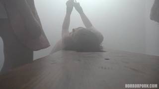 Jovencita secuestrada y follada por un sádico