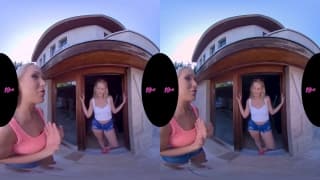 Hermosa rubia folla en POV virtual y sus amigas se unen a ella Hermosa rubia folla en POV virtual y sus amigas se unen a ella