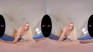 Joven rubia muy bonita, follada en POV y VR Joven rubia muy bonita, follada en POV y VR