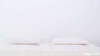 Dos colegas de la actruación porno se tragan todo el esperma