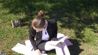 Stephanie Moon disfruta de esta paliza al aire libre