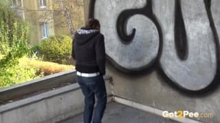 Compilación de chicas meando en la calle