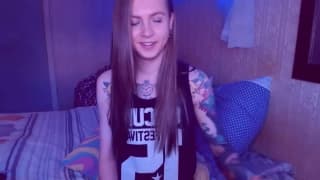 Sensual transexual se masturba y se empalma