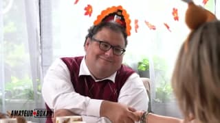 Se folla a su novia y a su suegra por el día de Acción de Gracias