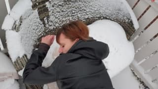 Pareja muy cachonda follando en la nieve Pareja muy cachonda follando en la nieve
