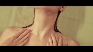 Vídeo sensual de Marina excitada en la ducha Vídeo sensual de Marina excitada en la ducha