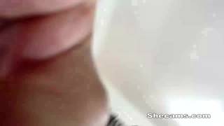 Hembras con grandes tetas y polla caliente follan duro en la webcam Hembras con grandes tetas y polla caliente follan duro en la webcam