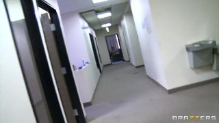 Una ducha que se convierte en un gran polvo en grupo