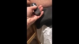 Pareja amateur sacando el máximo partido a una máquina sexual