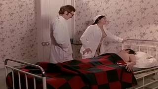 Porno retro en una casa antigua con juguetes y pollas