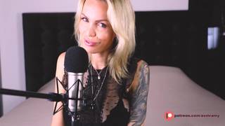 Una rubia sexy graba excitantes sonidos ASMR