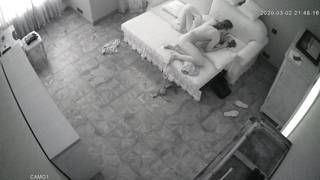 En esta grabación oculta, él eyacula en su cara y ella lo lame