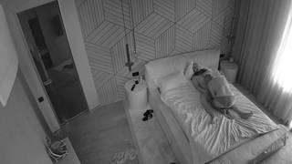 Ella se la chupa delante de la cámara de vigilancia