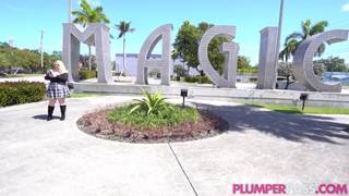 El culo gordo de Angel pateado por un extraño