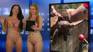 Mujer sexy nos muestra cómo hacer ejercicio desnuda