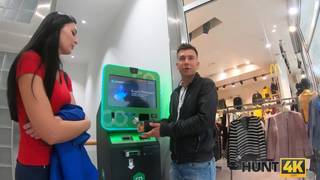 Follando con la chica de un cuck encontrado en el centro comercial