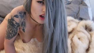 Octavia May nos seduce delante de la cámara en este porno genial