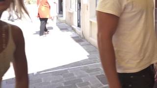 Mira como tiene los pezones parados