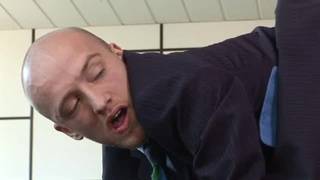 Compañeros de oficina follandose durante el trabajo