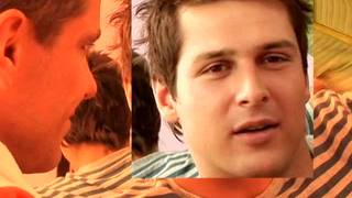 Dos bellezas masculinas aprovechan el jacuzzi para follar