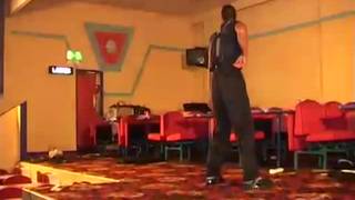 A estas putas salvajes les encanta ir a espectáculos de striptease