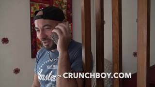 DILF hace el 69 con un chico sexy