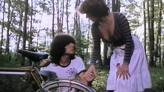 Escena de follada vintage en una mansión dle siglo pasado