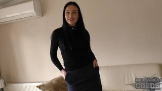 La guapa Gabby Bella se exhibe y se toca con pasión sexual La guapa Gabby Bella se exhibe y se toca con pasión sexual