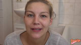 Esta noche sesión de orina en el baño