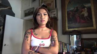 Una chica asiática con un tatuaje perfecto en su POV Una chica asiática con un tatuaje perfecto en su POV