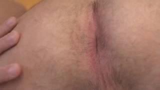 Un tipo sexy nos toca una gran polla