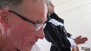 Viejo desea follarse a una monja de su iglesia