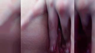 Bailando y corriéndome. jugando con mi cuerpecito