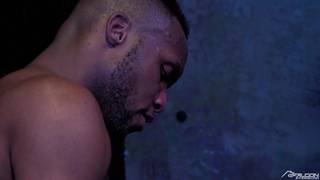 Johnny V follado por BBC Andre Donovan en este porno gay