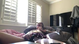 Chica negra y cachonda disfruta de su sextoy