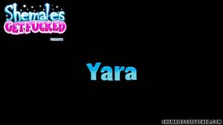 Trans Yara es follada por un BBC al aire libre