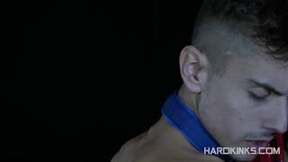 Dani Rivera se somete a dos hombres de negocios gays