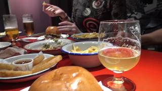 Fiesta orgía en Barcelona con una milf Fiesta orgía en Barcelona con una milf