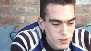 Vito se ve muy contento por el tamaño de su pene ene ste porno