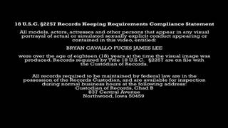 Bryan y James saben follarse el trasero al salir de la universidad