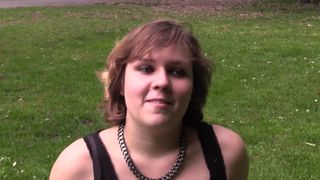 Un triángulo anal con este culo amateur