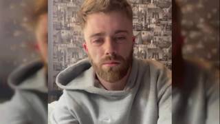 Gay rubia caliente llenándose el culo con un consolador gordo Gay rubia caliente llenándose el culo con un consolador gordo