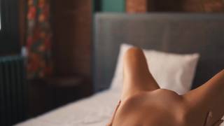 Diosa amateur se despoja de su lencería sexy Diosa amateur se despoja de su lencería sexy