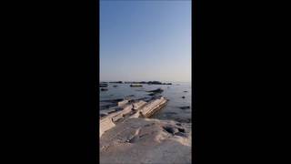 Una mujer amateur traviesa se hace la paja al aire libre sin pudor