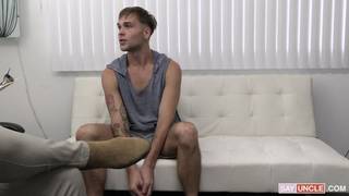 Kinky Doctor tiene sexo con paciente guapo Kinky Doctor tiene sexo con paciente guapo