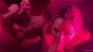 Pareja amateur hace un trío con una chica y se lo pasan muy bien