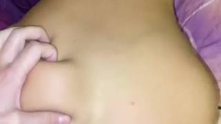 jovencita muy traviesa es follada en el dormitorio con gusto