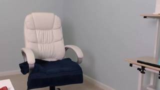 Juguete sexual hace llegar al clímax a una morena deliciosa